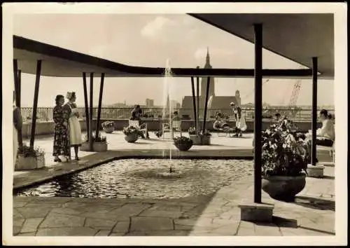 Frankfurt am Main HOSPITAL ZUM HEILIGEN GEIST Dachgarten für Patienten. 1966