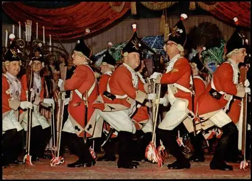 Köln Karneval die ROTEN FUNKEN beim traditionellen "Stippe Föttche" 1977