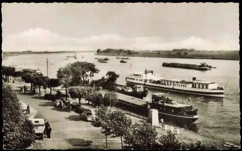 Ansichtskarte Emmerich (Rhein) Rheinpartie Straße Schiffe 1957