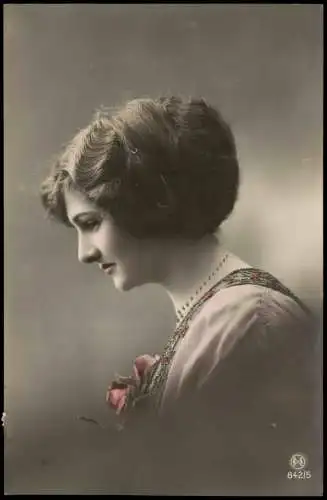 Ansichtskarte  schöne Frau im Seitenprofil Rose 1912