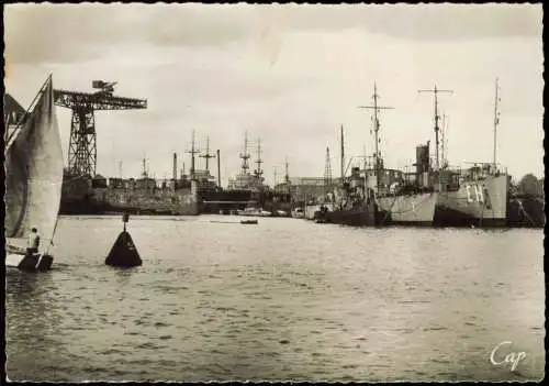 Ansichtskarte  Schiffe/Schifffahrt - Hafen LORIENT, Kriegsschiffe 1943