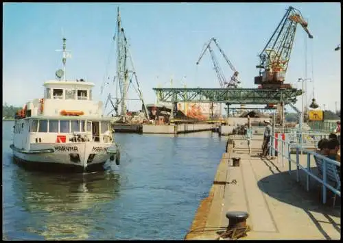 Postcard Swinemünde Świnoujście Schiffe im Hafen W porcie 1977