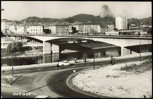 Marburg an der Drau Maribor Straßenpartie an der Brücke VW Käfer 1956