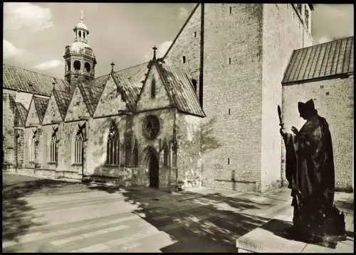 Ansichtskarte Hildesheim Bischof Bernward-Denkmal am Dom 1964