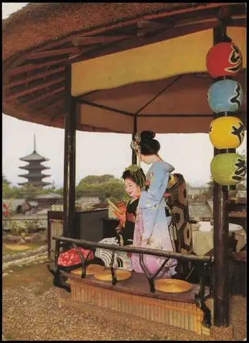 Kyoto Kyōto-shi (京都市) Yasaka Pagoda and Maiko Girls Mädchen 1980