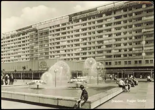 Ansichtskarte Seevorstadt-Dresden Prager Straße mit Brunnen und Wohnhaus 1978