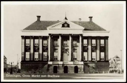 Postkaart Groningen Grote Markt met Stadhuis 1960
