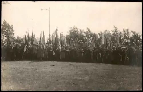 Oebisfelde Weferlingen Aufmarsch mit Fahnen und Bannern, Fahnenträger 1930