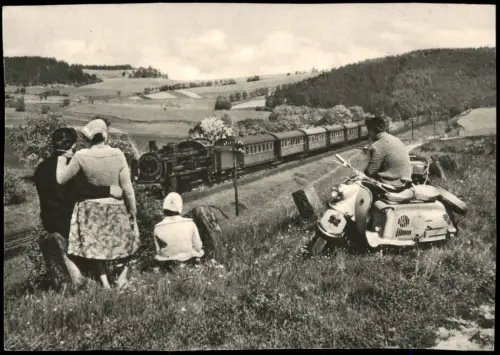 Ansichtskarte  Dampflok mit Reisezug Thüringen, Menschen, Motorroller 1966