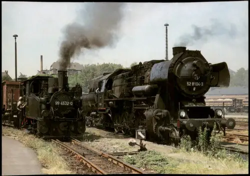 Zittau Klein und Groß Dampflokomotiven 99 4532 und 52 8104 im Bahnhof 1990