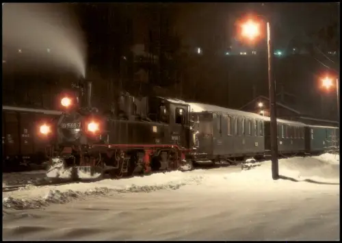 Ansichtskarte .Sachsen Preßnitztalbahn im Bahnhof, dunkle Winternacht 1995