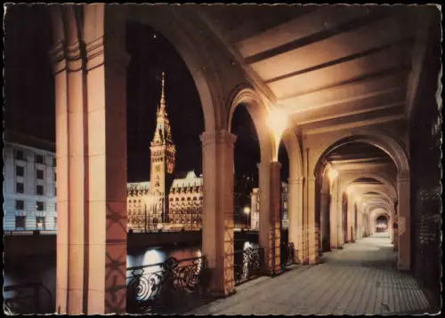 Ansichtskarte Hamburg Alsterarkaden und Rathaus bei Nacht 1968