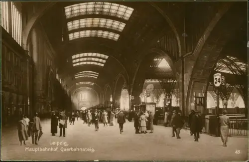 Ansichtskarte Leipzig Hauptbahnhof, Querbahnsteig - Fotokarte 1927