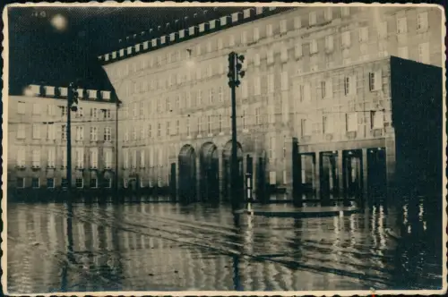 Ansichtskarte Bochum Rathaus bei Nacht und starkem Regen 1935 Privatfoto