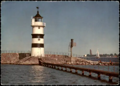 Friedrichsort-Kiel Leuchtturm im Hintergrund Marine-Ehrenmal 1969