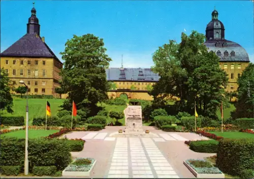 Ansichtskarte Gotha Schloß Friedenstein und Mahnmal 1975