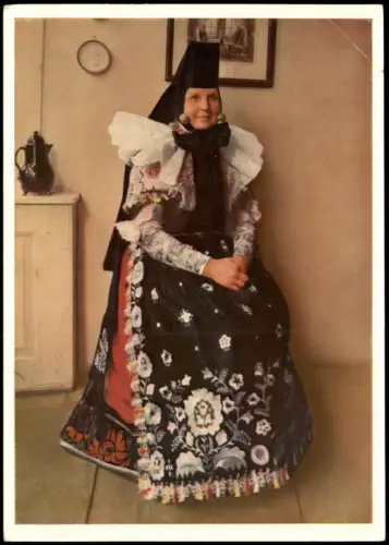 Bückeburg Schaumburg-Lippische Tracht Frau in Trachten-Kleidung 1960