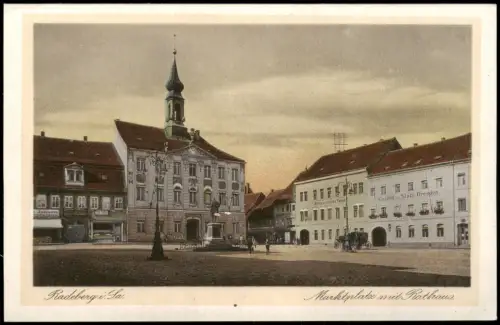 Ansichtskarte Radeberg Marktplatz mit Rathaus 1925