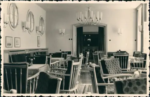 Innenansicht Restaurant Café Lounge 50er Jahre Stühle Tische 2