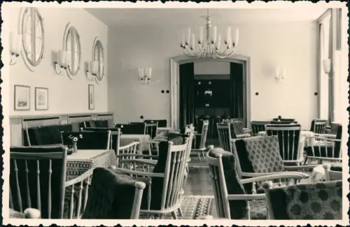 Innenansicht Restaurant Café Lounge 50er Jahre Stühle Tische 3