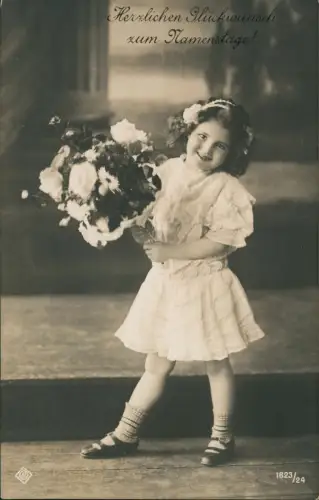 Glückwunsch - Namenstag, Mädchen Kind mit Blumen Strauß 1910