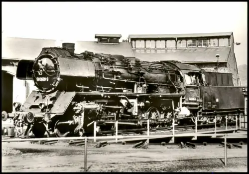 Ansichtskarte Nossen Dampflokomotive BR 50.35-37 im Bahnbetriebswerk 1985
