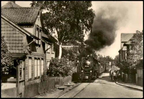 Ansichtskarte Wernigerode Harzquerbahn Dampflokomotive im Ort 1970