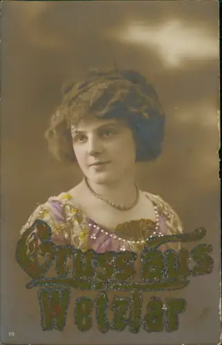 Ansichtskarte  Frau im Kleid Colorfotokarte 1914