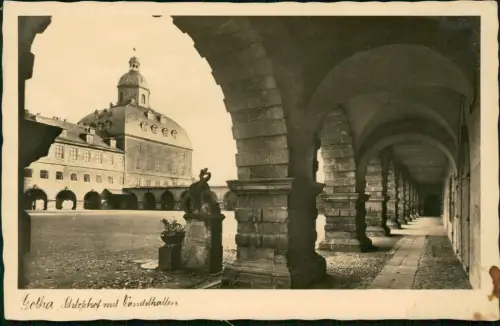 Ansichtskarte Gotha Schloss-Hof mit Wandelhallen 1940
