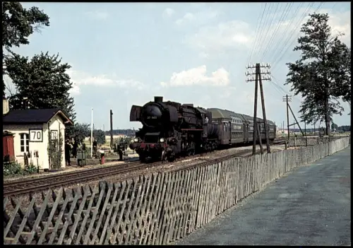 Hoyerswerda Güterzugdampflokomotive mit Schichtzug am Schrankenposten 1962