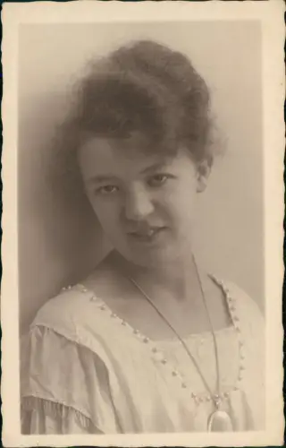 Ansichtskarte  Menschen / Soziales Leben - Frau Spitzenkleid Kette 1938