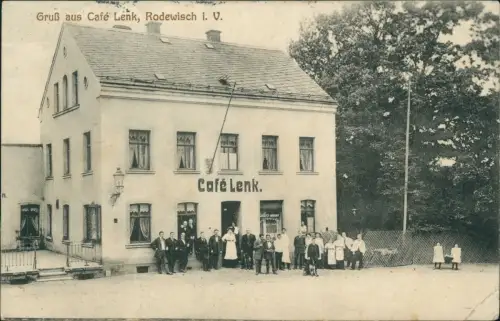 Ansichtskarte Rodewisch (Vogtland) Familie vor dem Cafe Lenk 1914