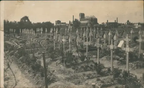 Ansichtskarte  Militaria WK1 Soldatenfriedhof in Frankreich Fotokarte 1917