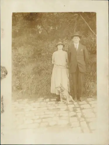 Ansichtskarte  Liebe Liebespaare Love Mann u. Frau mit Hund Mode 1922