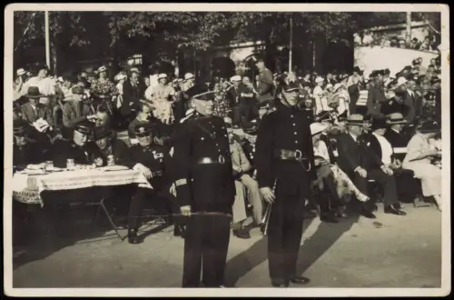 Foto  Soldaten und Polizisten auf einer Feier WK2 1940 Privatfoto