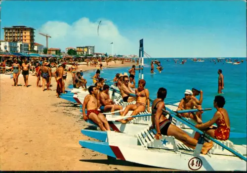 Italia Italien Riviera Adriatica Torre Pedrera Spiaggia Strand Urlauber 1969