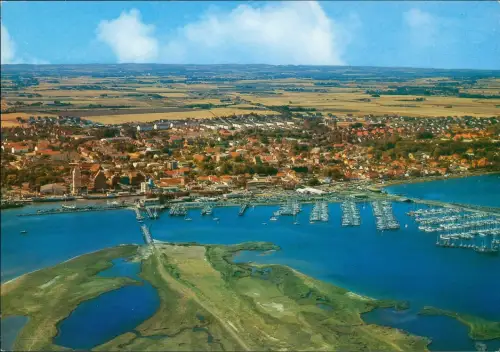 Ansichtskarte Heiligenhafen Luftbild Hafen und Stadt 1983