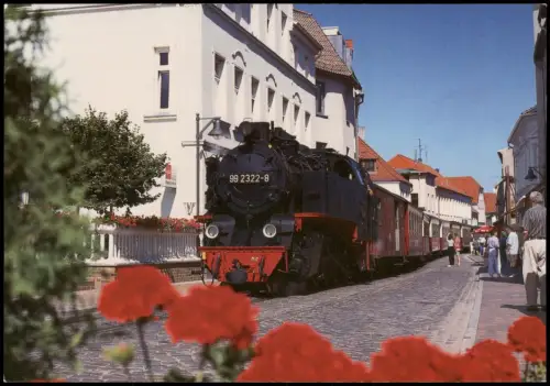 Eisenbahn Dampflok 'Molli' 99 2322-8 in der Mollistraße, Bad Doberan 1999