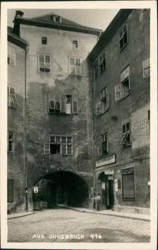 Ansichtskarte Innsbruck Straße unter einem Haus Geschäfte Fotokarte 1940