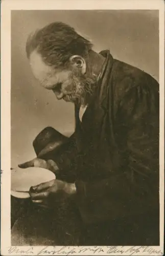 AK Trachten Typen Hüttenarbeiter beim Mittagbrot 1930  gel. Stempel Magdeburg