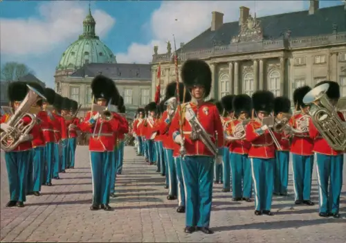 Postcard Kopenhagen København AMALIENBORG Garden i galla-uniform. 1980