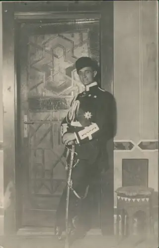 Menschen / Soziales Leben Mann in Fantasy Uniform Atelierfoto München 1918