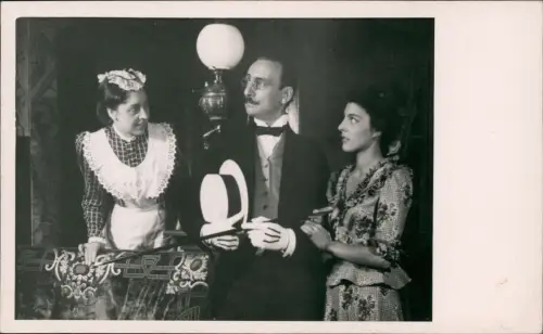 Ansichtskarte  Mann in Anzug feine Dame Hausmagd Scherzkarte 1963