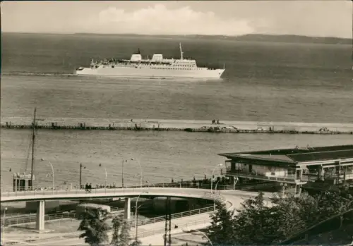 Ansichtskarte Sassnitz Rügen Fährschiff Saßnitz Mole und Fährbahnhof 1965