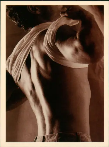 Ansichtskarte  Menschen Erotik Nackt Nude durchtrainierter Mann 2002