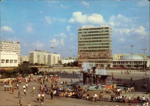 Ansichtskarte Mitte-Berlin Alexanderplatz Springbrunnen belebt 1987