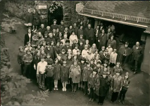 Ansichtskarte Saalfeld (Saale) Feengrotte Gruppenbild 1964
