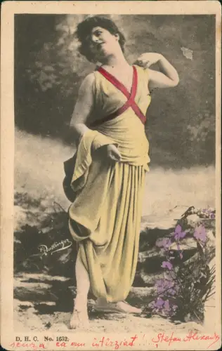 Ansichtskarte  Frau schaut lassiv gelbes Kleid Menschen / Soziales Leben 1909