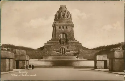 Ansichtskarte Leipzig Völkerschlachtdenkmal Fotokarte 1927  Bahnpoststempel Zug 542