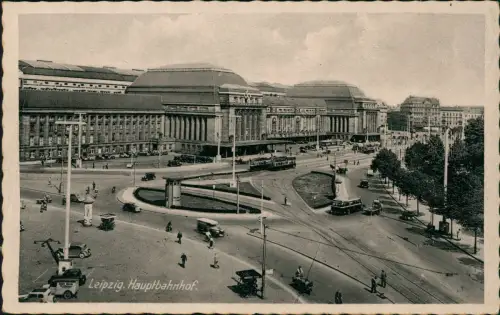 Ansichtskarte Leipzig Hauptbahnhof belebter Bahnhof Vorplatz 1940